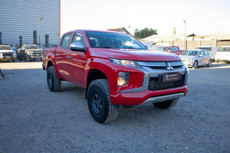 Mitsubishi L200 4x4 2023 miniatura 1
