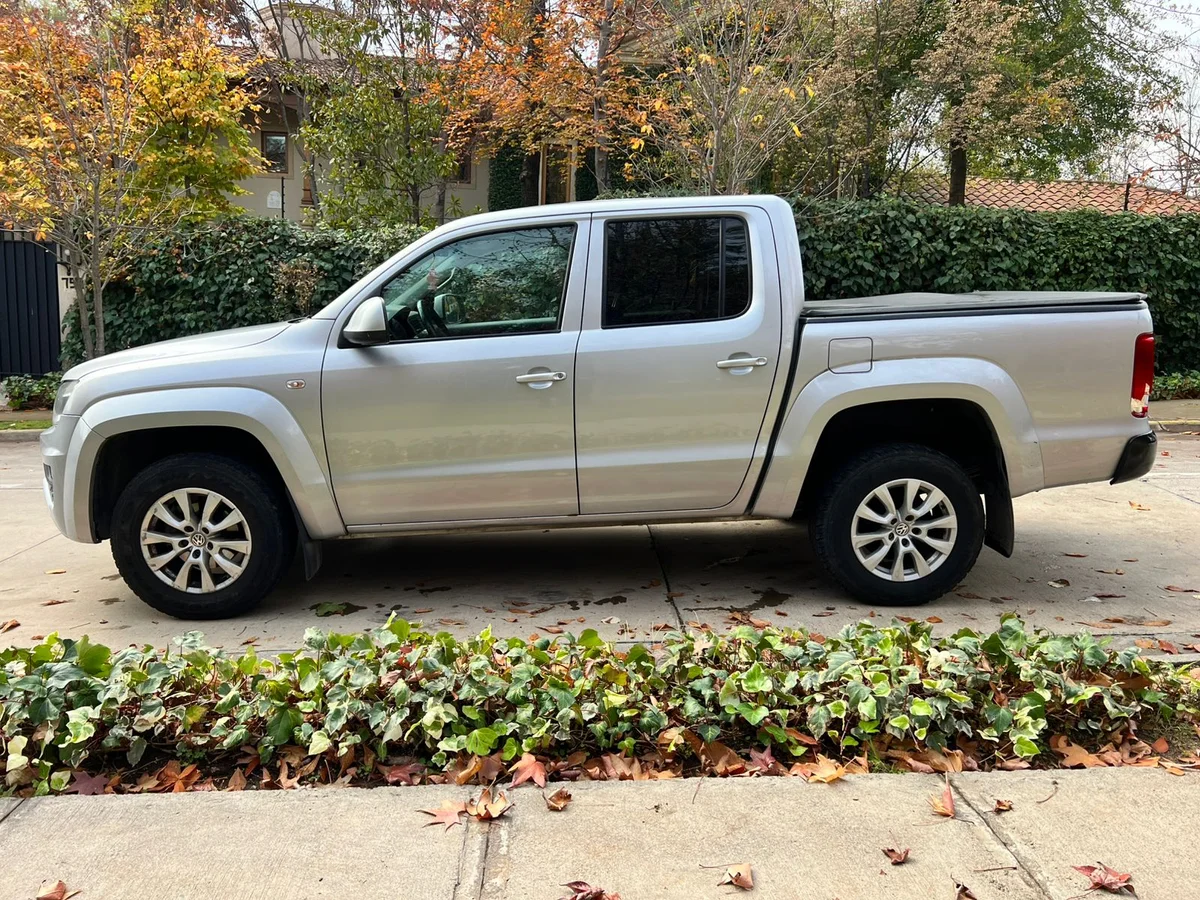 2020 VOLKSWAGEN AMAROK TRENDLINE 2.0 4x2 - Miniatura 3