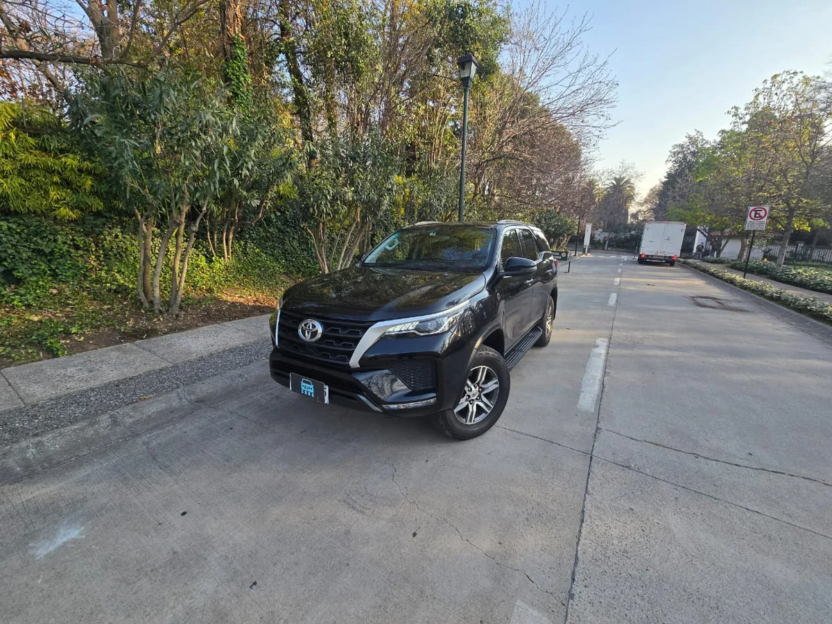 2022 TOYOTA FORTUNER 2.7 4x2 - Miniatura 3