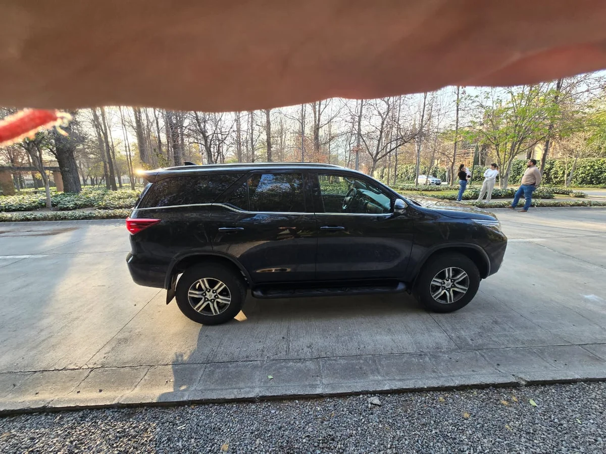 2022 TOYOTA FORTUNER 2.7 4x2 - Miniatura 4