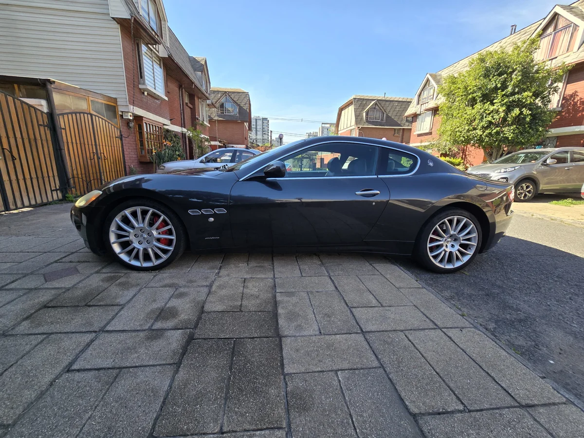2012 MASERATI GRAN TURISMO 4.7L V8 AUT - Miniatura 4
