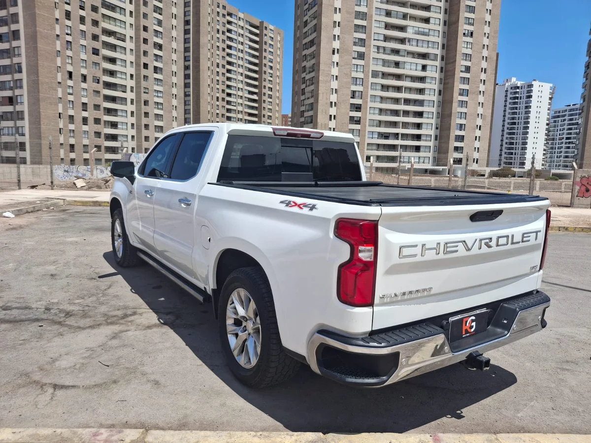 2019 CHEVROLET SILVERADO CC DCAB 4X4 5.3 AUT - Miniatura 4