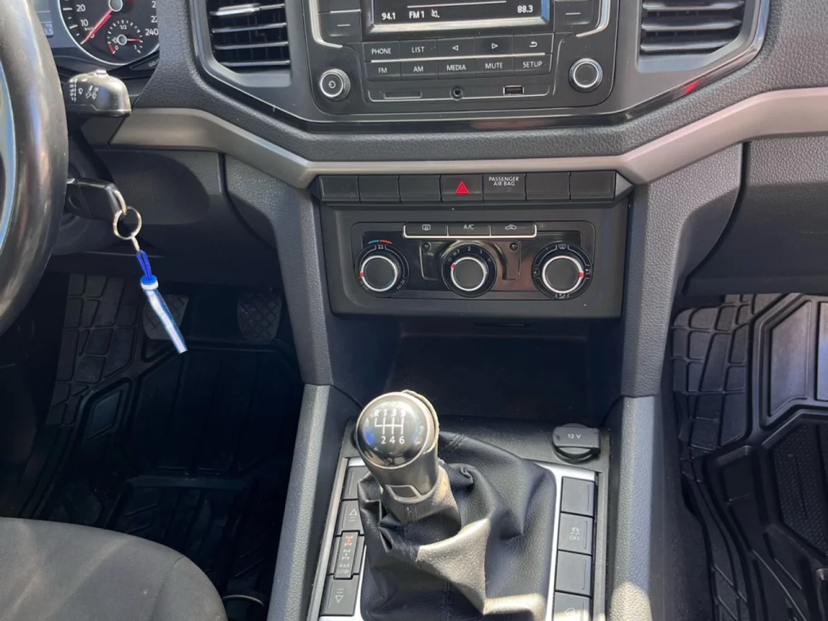 2021 VOLKSWAGEN AMAROK DCAB TDI 4X4 TRENDLINE 2.0 - Miniatura 15