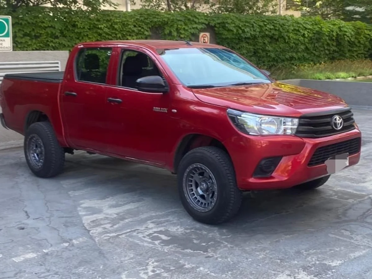 TOYOTA Hilux 2022 - Miniatura 2