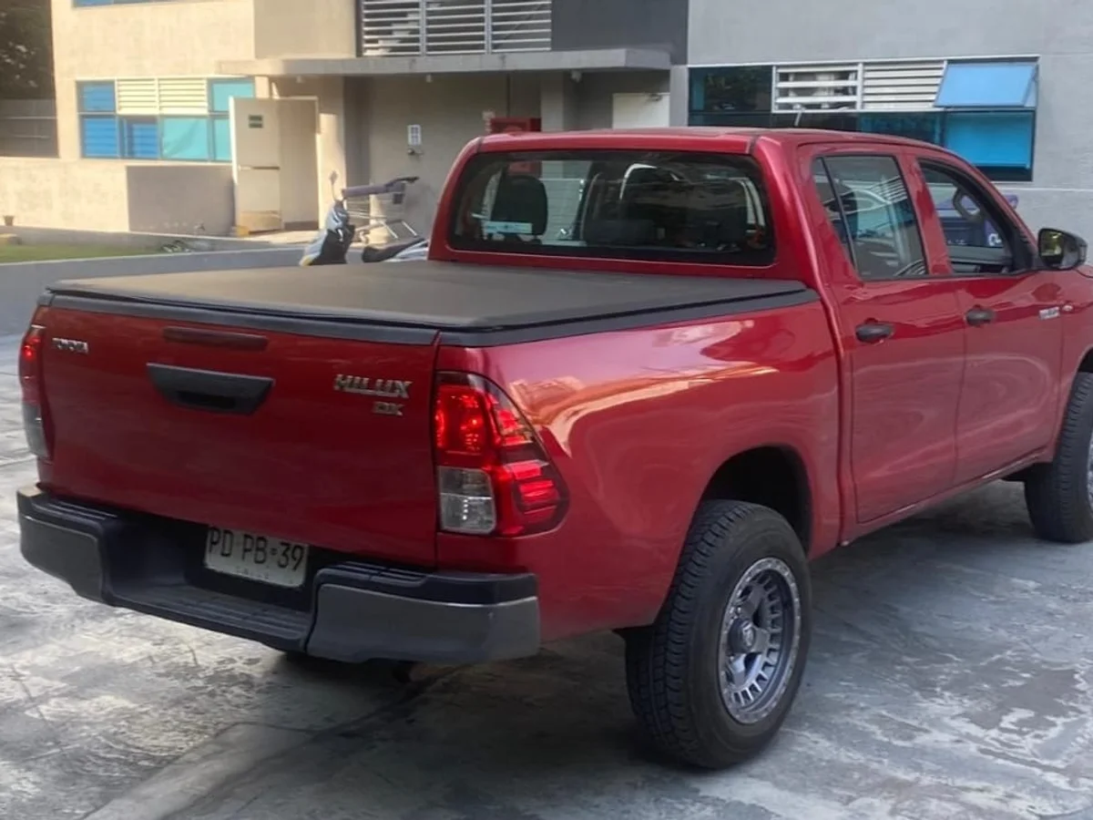TOYOTA Hilux 2022 - Miniatura 3
