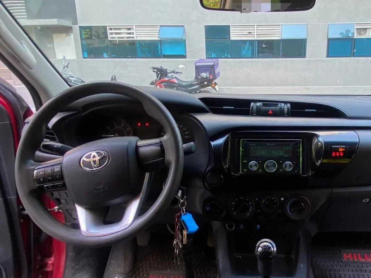 TOYOTA Hilux 2022 - Miniatura 10