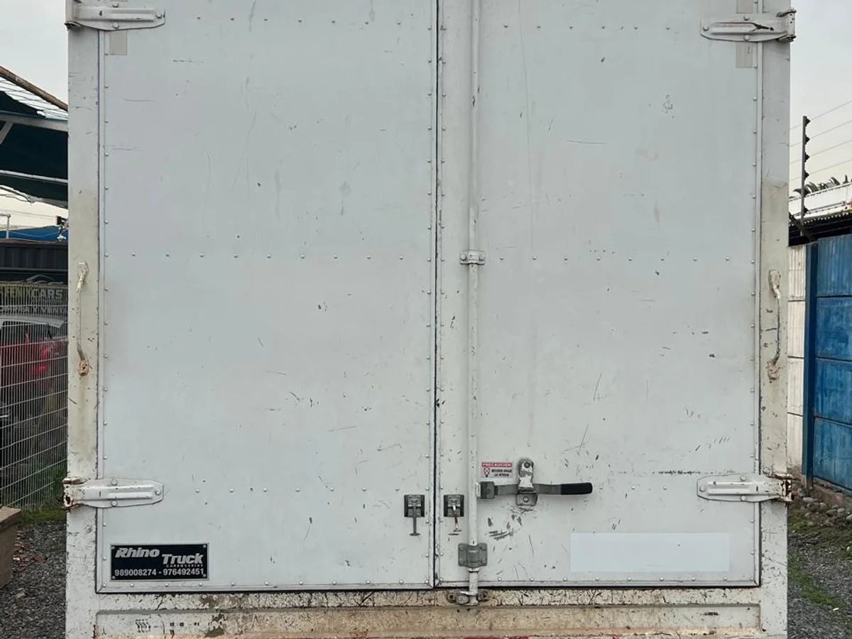 2021 HINO XZU - Miniatura 4