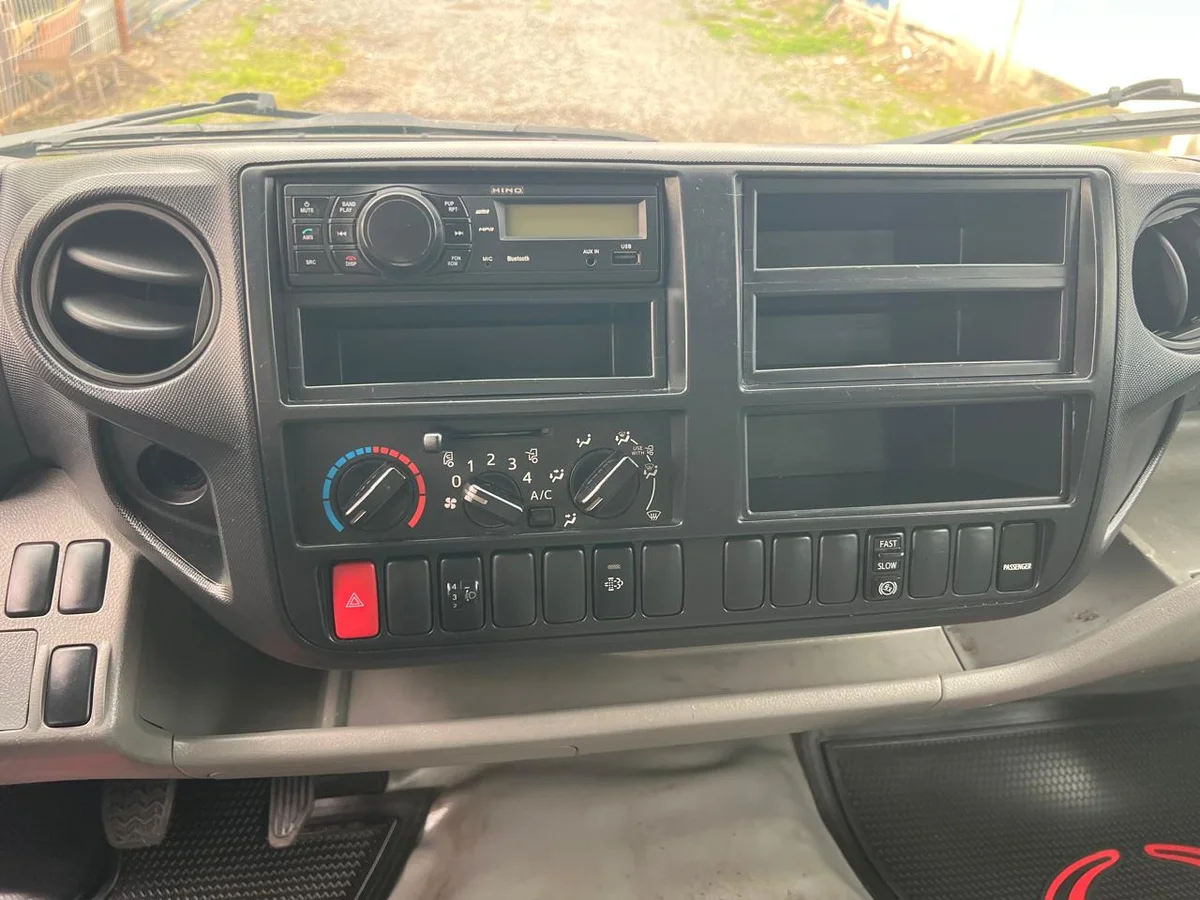 2021 HINO XZU - Miniatura 9