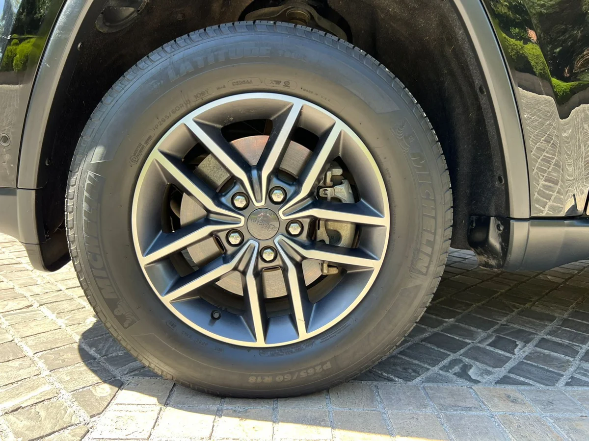 2022 JEEP GRAND CHEROKEE LAREDO 3.6 - Miniatura 8