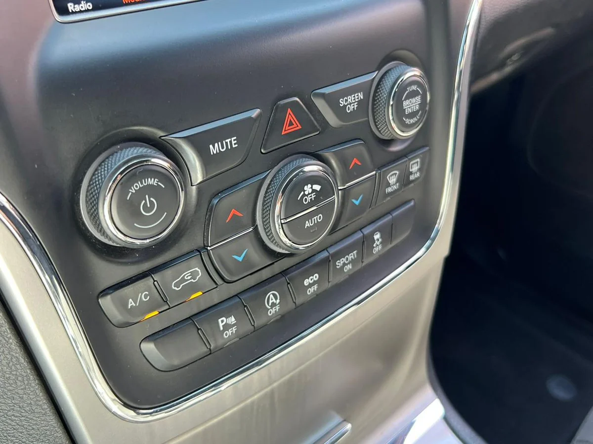 2022 JEEP GRAND CHEROKEE LAREDO 3.6 - Miniatura 18