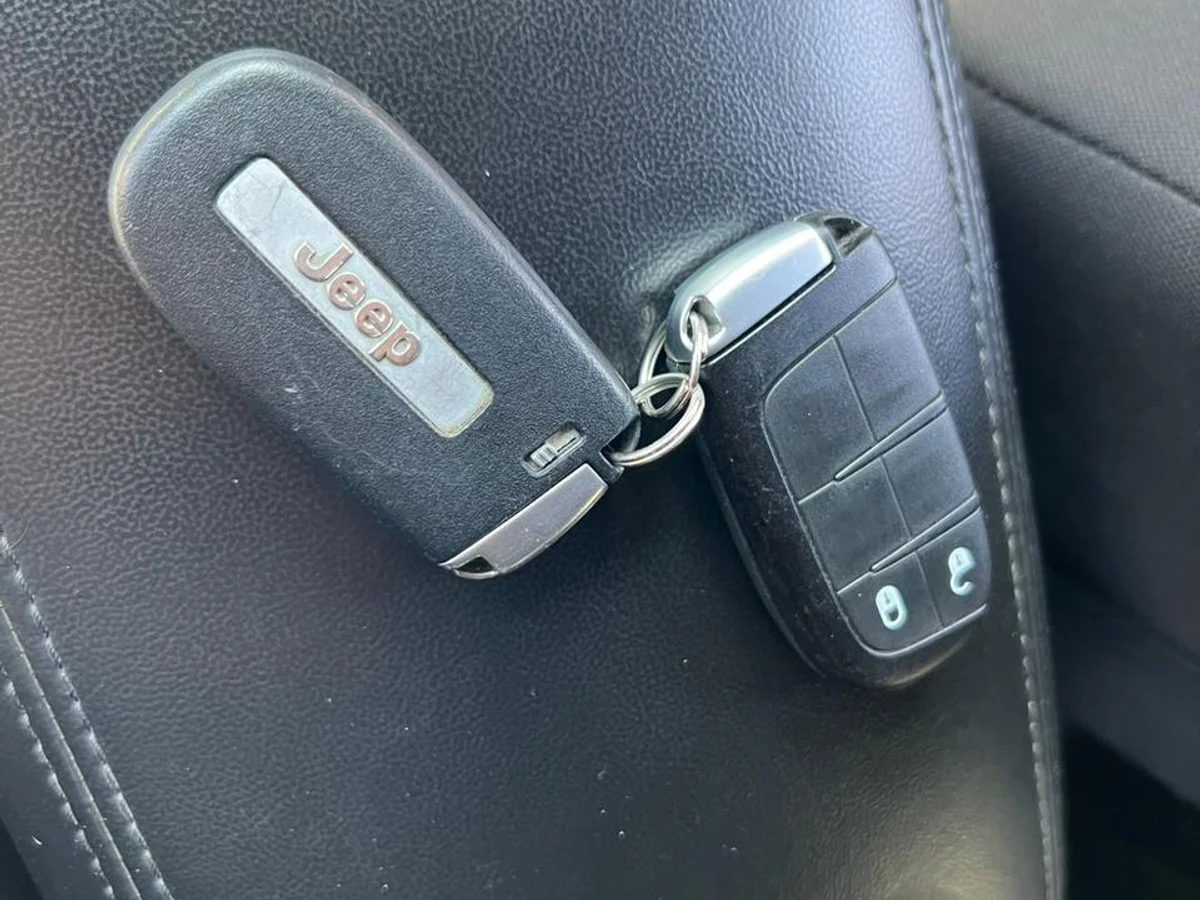 2022 JEEP GRAND CHEROKEE LAREDO 3.6 - Miniatura 23