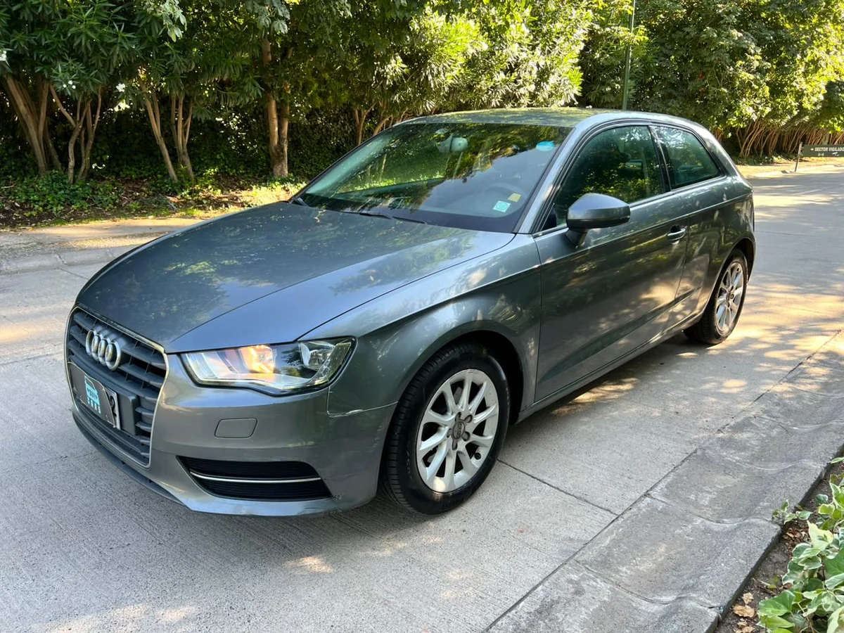 2014 AUDI A3 ATTRACTION TFSI 1.2L AUT - Miniatura 3