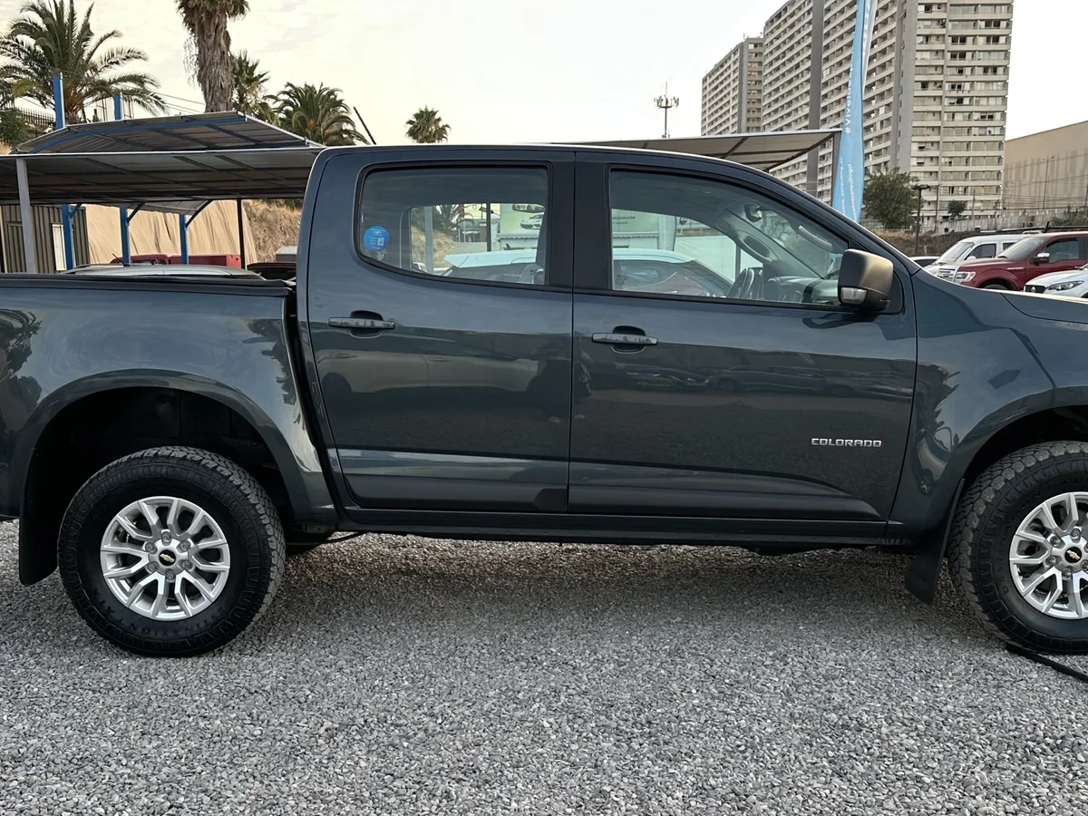 2022 CHEVROLET COLORADO 2.8TD AUT LT 4WD UNICO DUEÑO - Miniatura 4