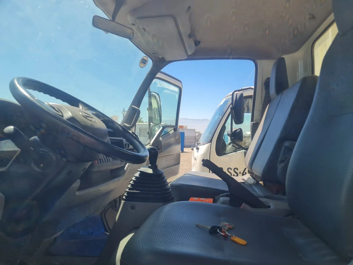 HINO 300 XZU 917 - Miniatura 5