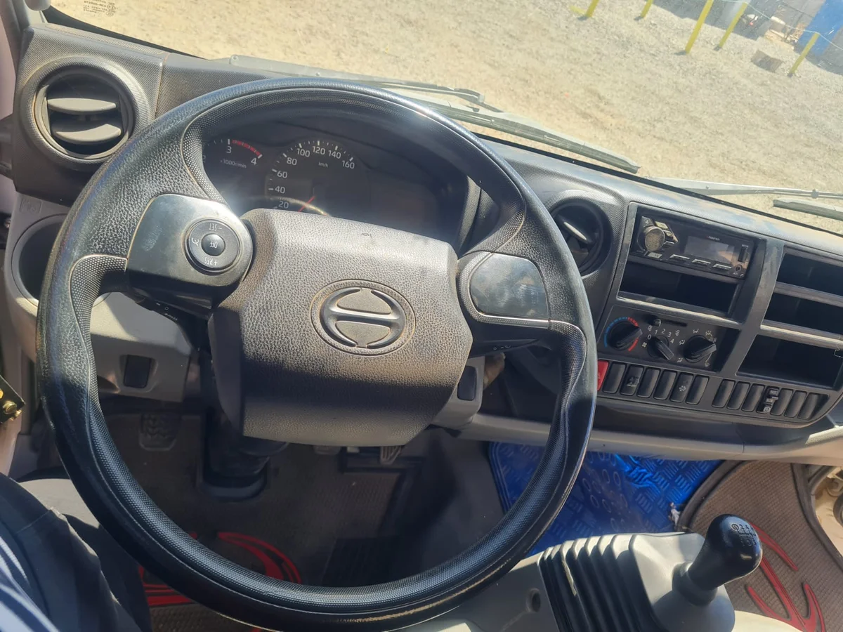 HINO 300 XZU 917 - Miniatura 7