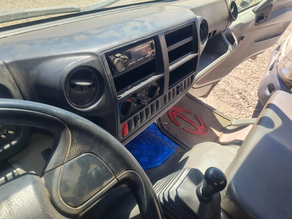 HINO 300 XZU 917 - Miniatura 8