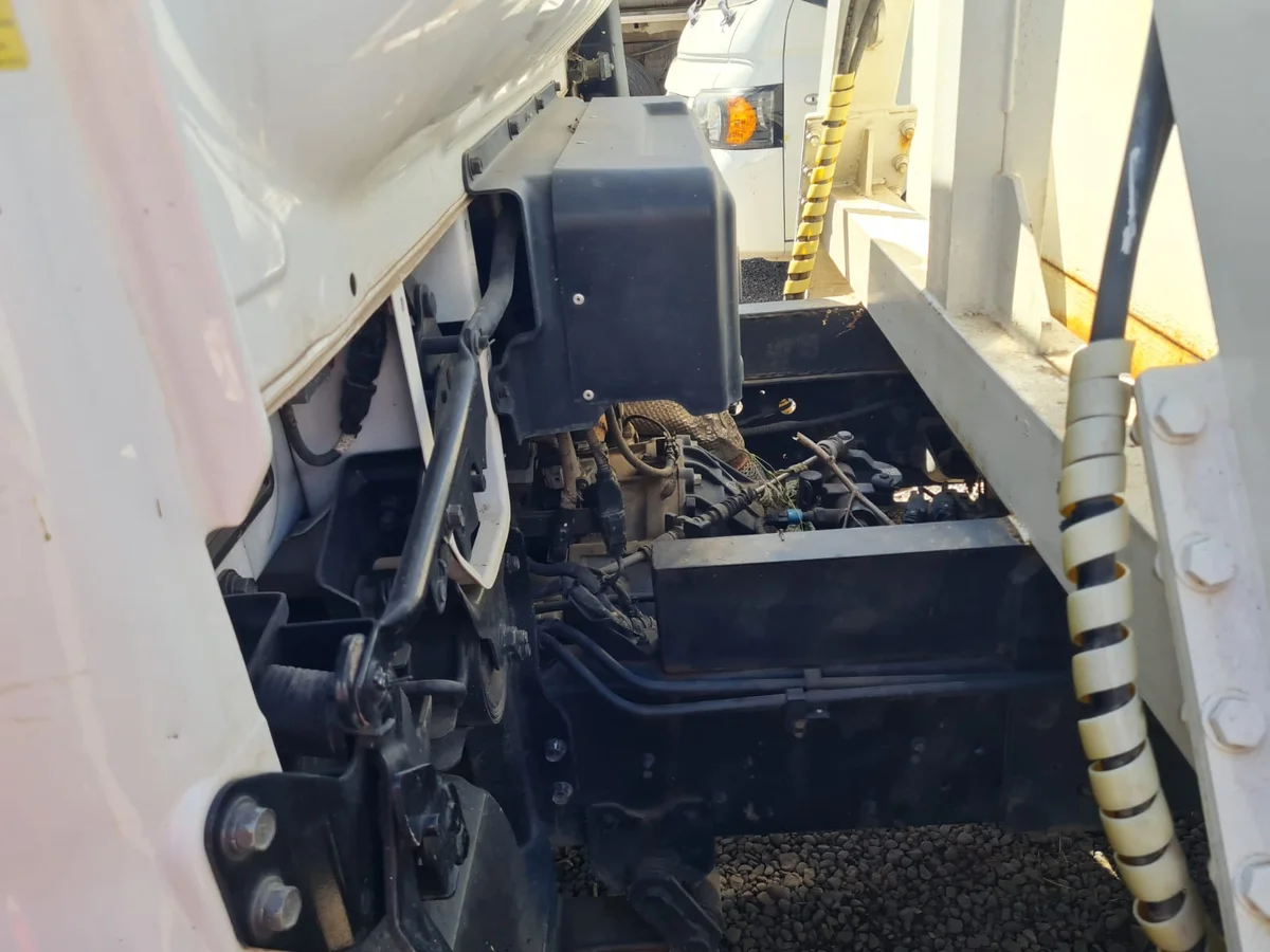 HINO 300 XZU 917 - Miniatura 10