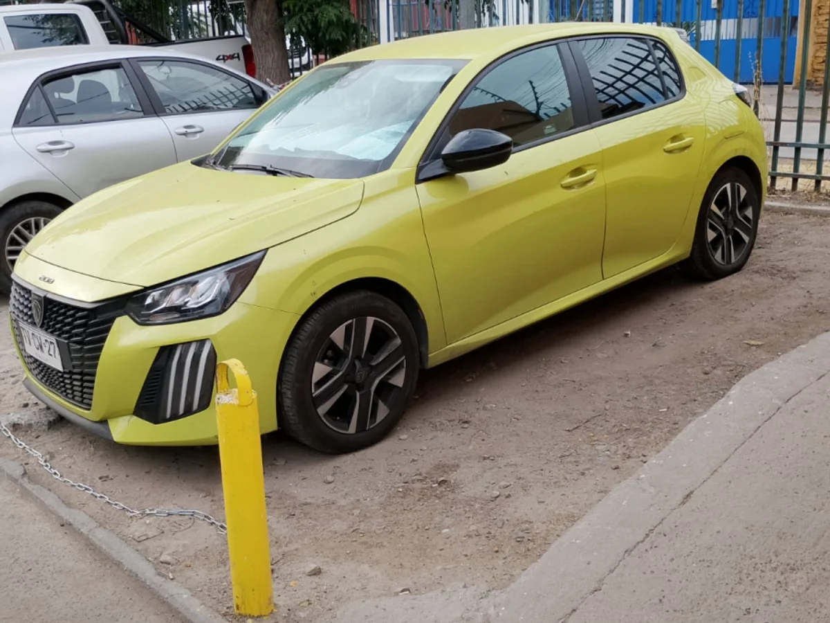 2025 PEUGEOT 208 - Miniatura 3