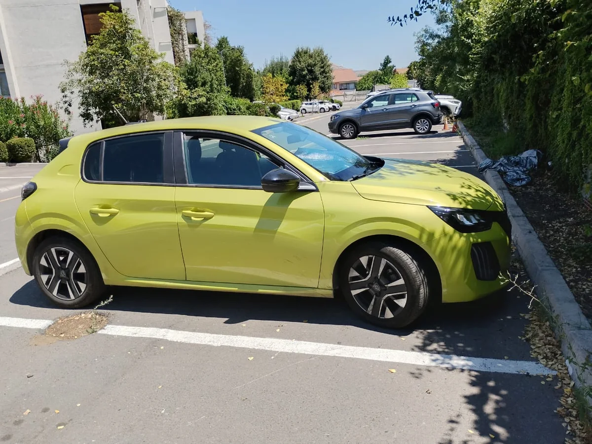 2025 PEUGEOT 208 - Miniatura 17