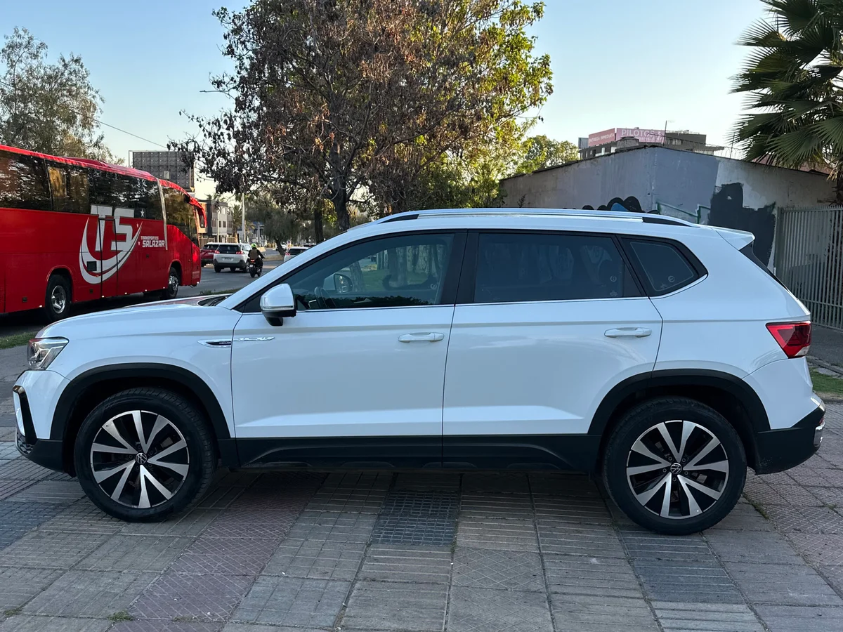 Volkswagen Taos Highline 250 TSI AT 2022