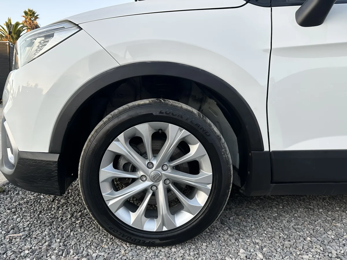 2020 BRILLIANCE V3 1.5T ELITE UNICO DUEÑO - Miniatura 9