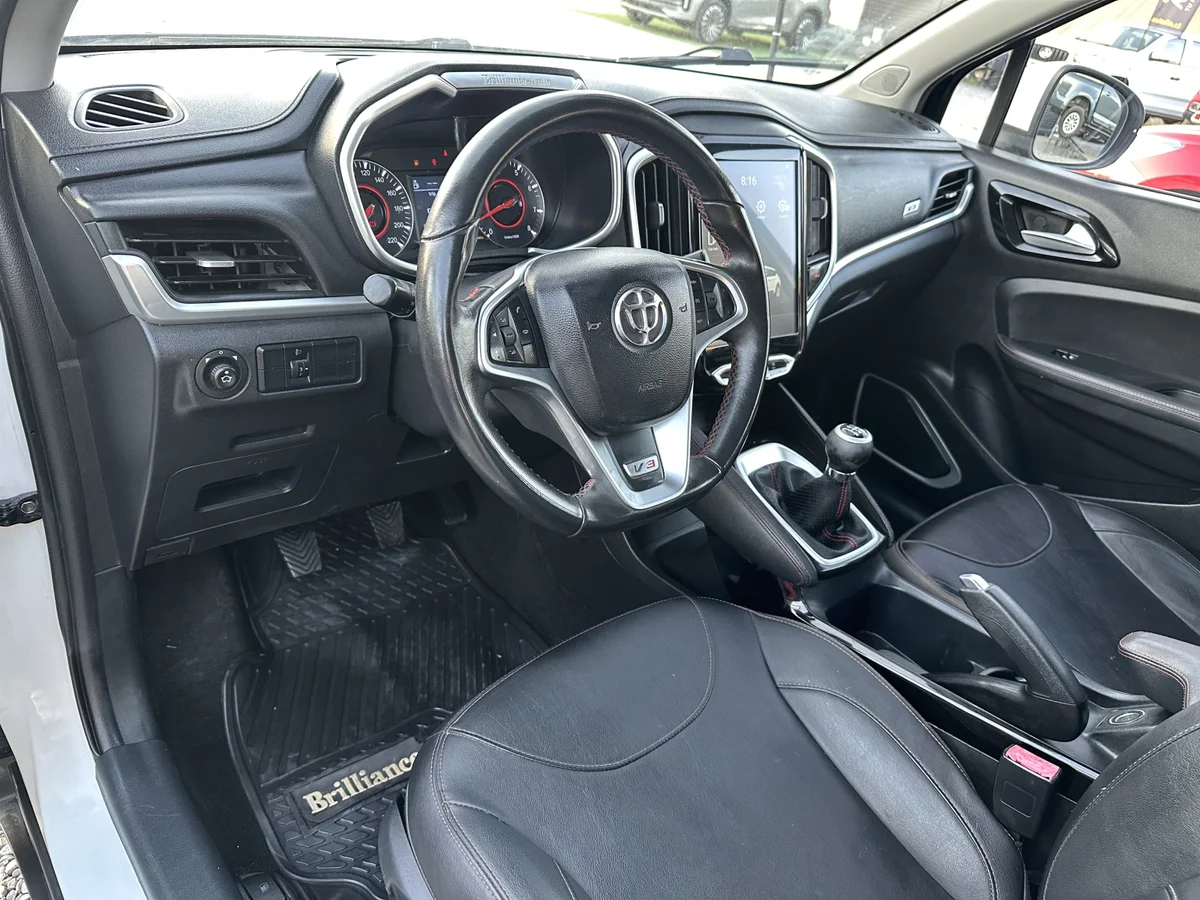 2020 BRILLIANCE V3 1.5T ELITE UNICO DUEÑO - Miniatura 14