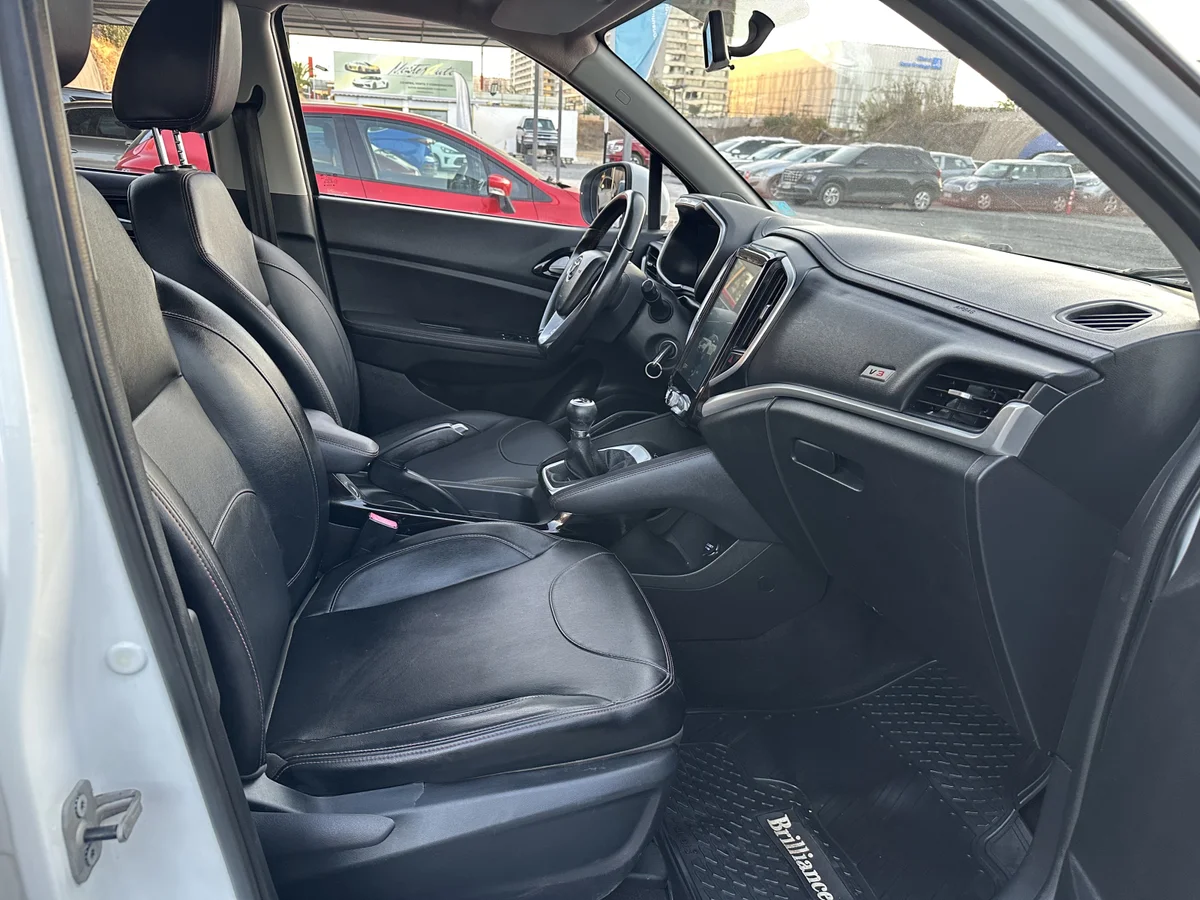 2020 BRILLIANCE V3 1.5T ELITE UNICO DUEÑO - Miniatura 18