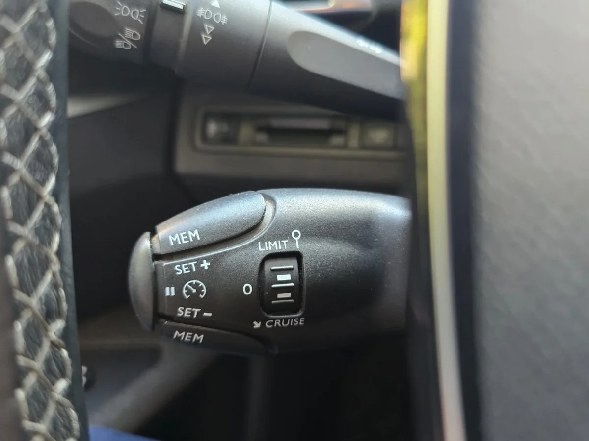 PEUGEOT 3008 MT 1.5 DIESEL - Miniatura 4