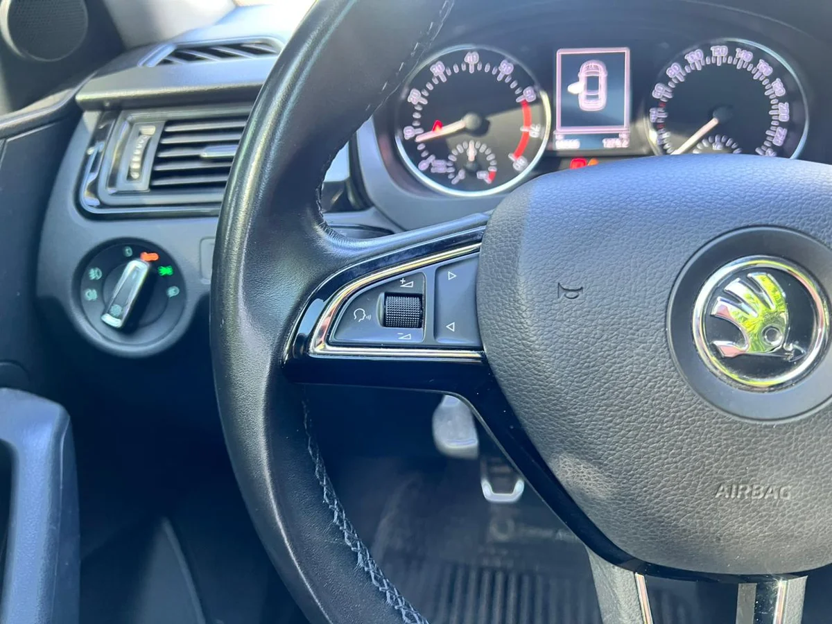 Skoda Rapid Spaceback Style 1.2 Tsi MT - Miniatura 9