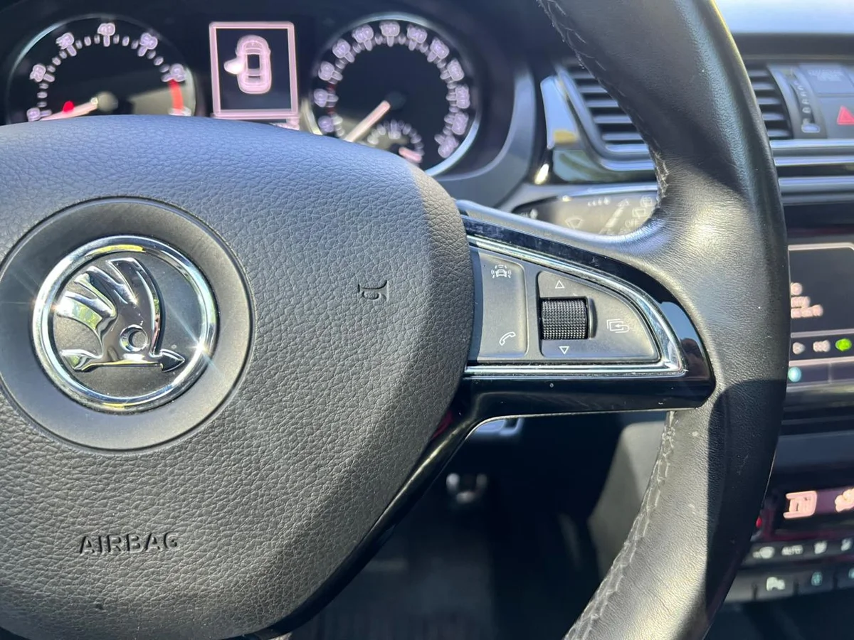 Skoda Rapid Spaceback Style 1.2 Tsi MT - Miniatura 10