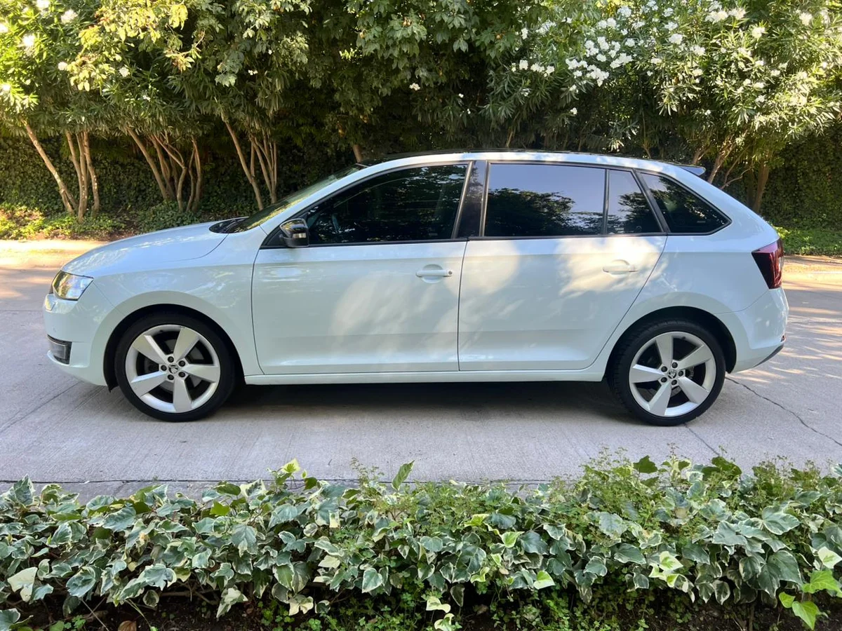 Skoda Rapid Spaceback Style 1.2 Tsi MT - Miniatura 16