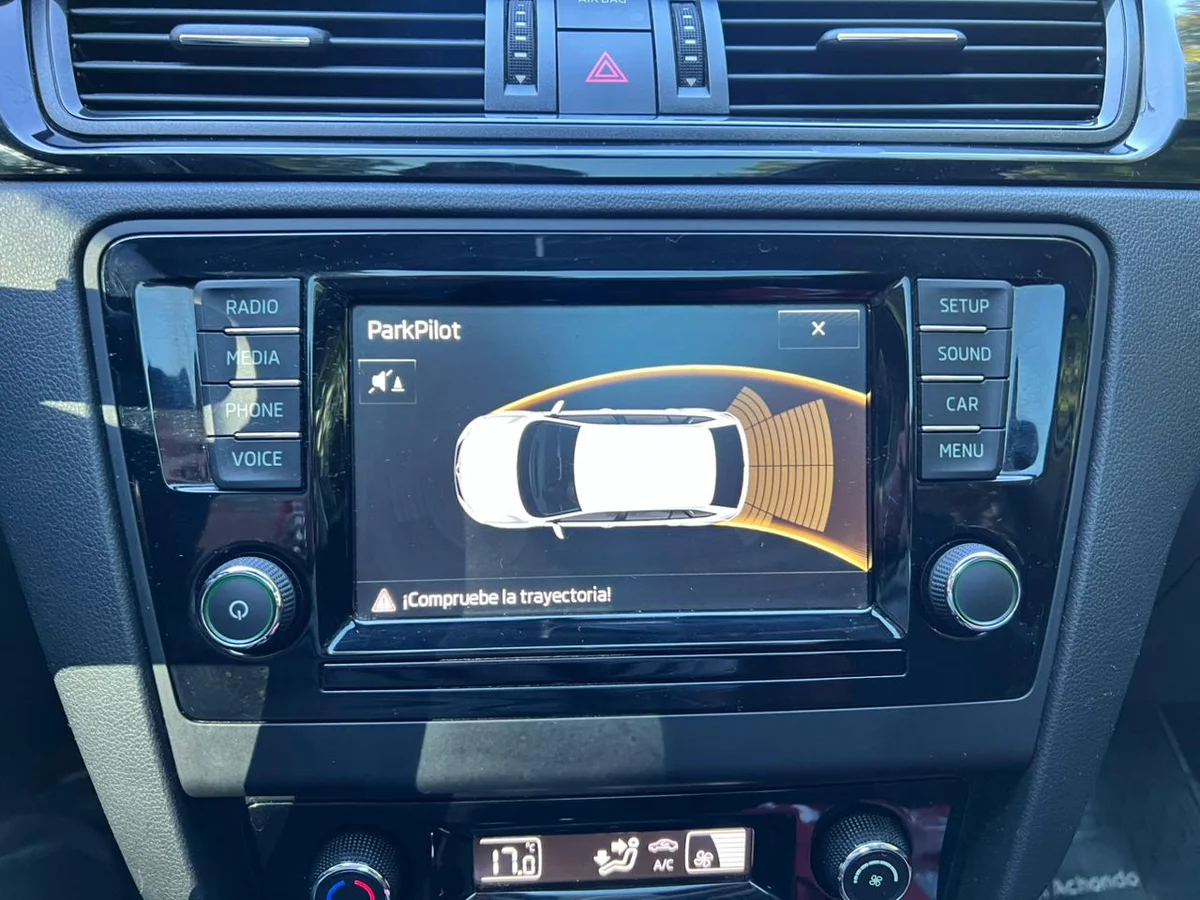 Skoda Rapid Spaceback Style 1.2 Tsi MT - Miniatura 19