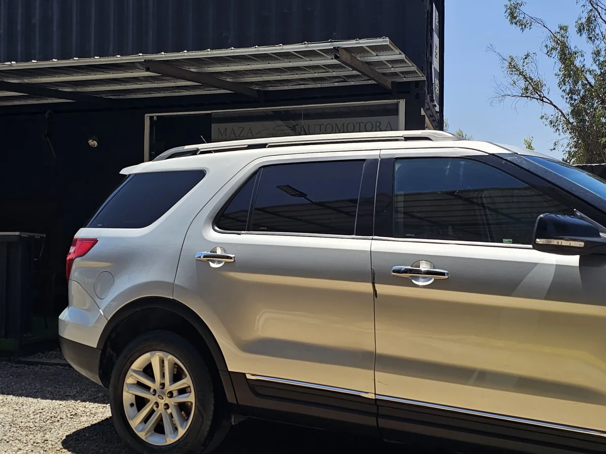 Ford Explorer 4x4 3.5cc - Miniatura 3