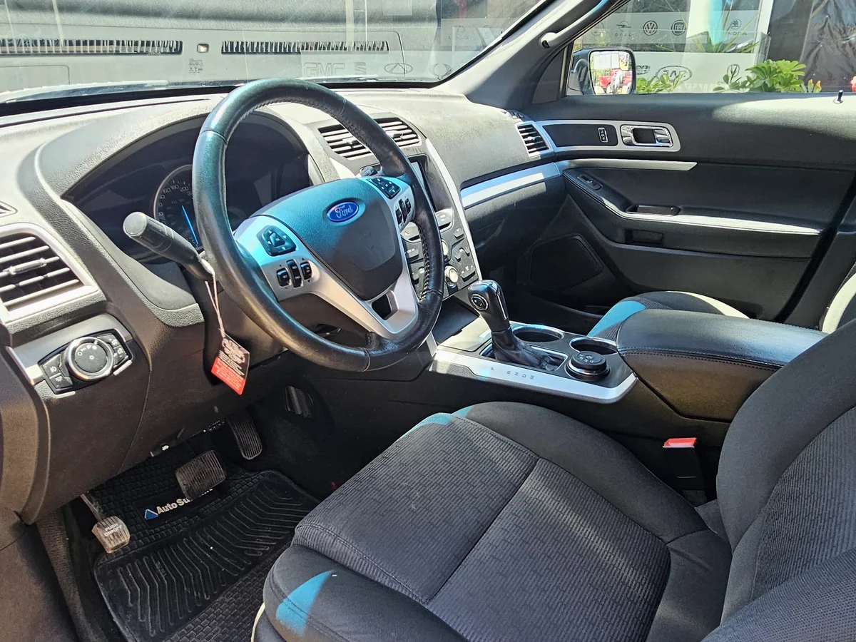 Ford Explorer 4x4 3.5cc - Miniatura 4