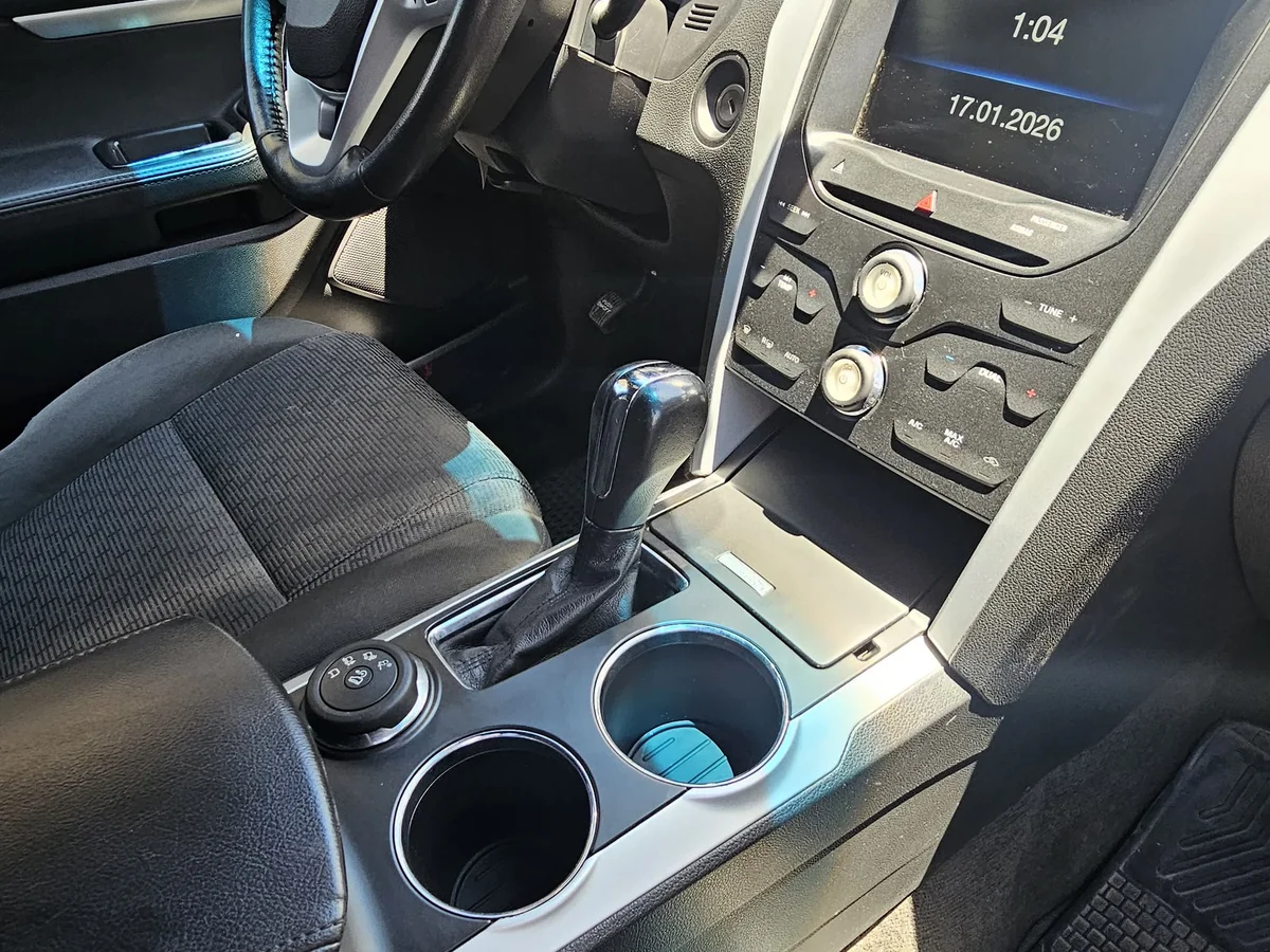 Ford Explorer 4x4 3.5cc - Miniatura 5