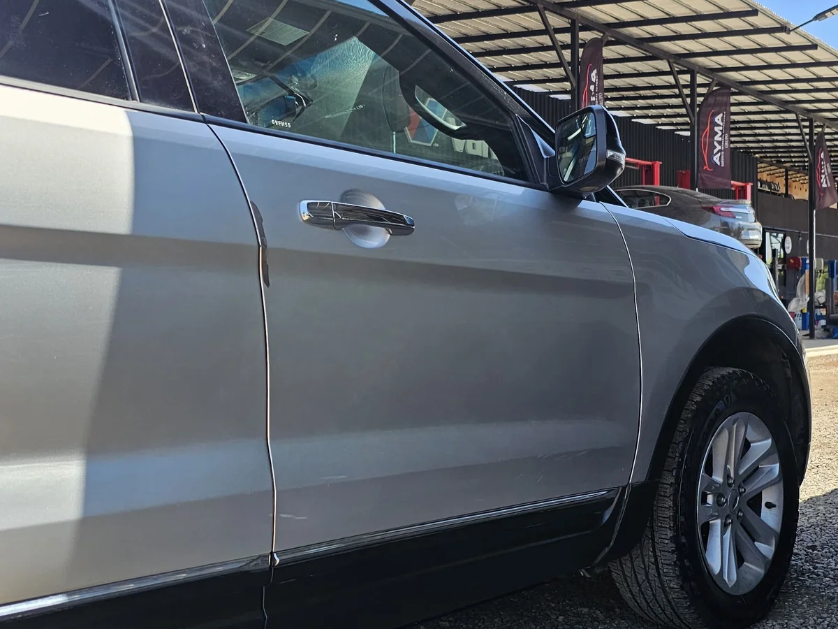 Ford Explorer 4x4 3.5cc - Miniatura 12