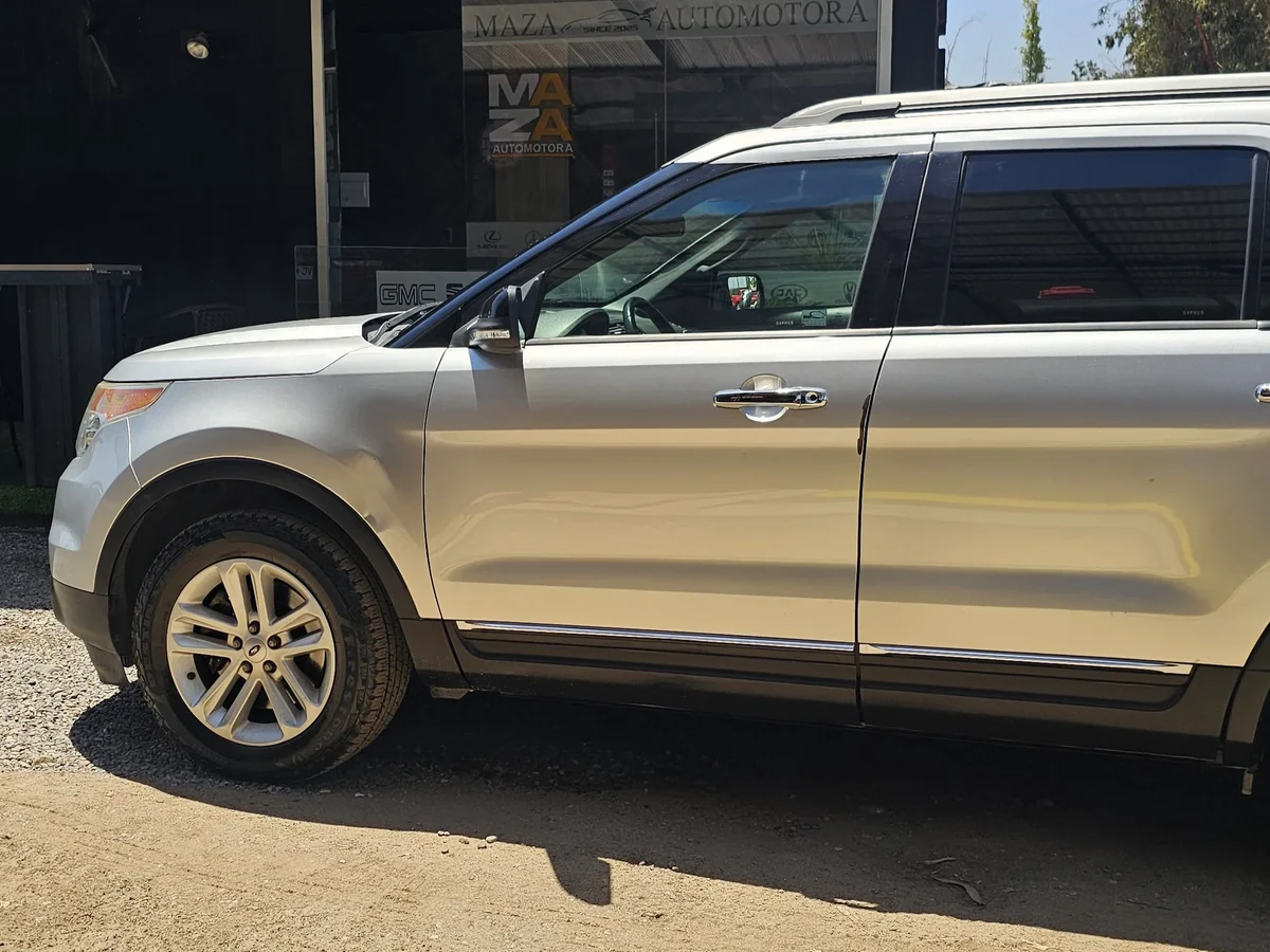 Ford Explorer 4x4 3.5cc - Miniatura 14