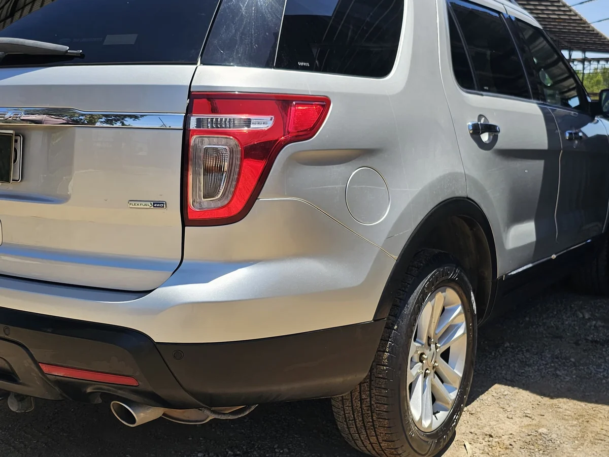 Ford Explorer 4x4 3.5cc - Miniatura 13