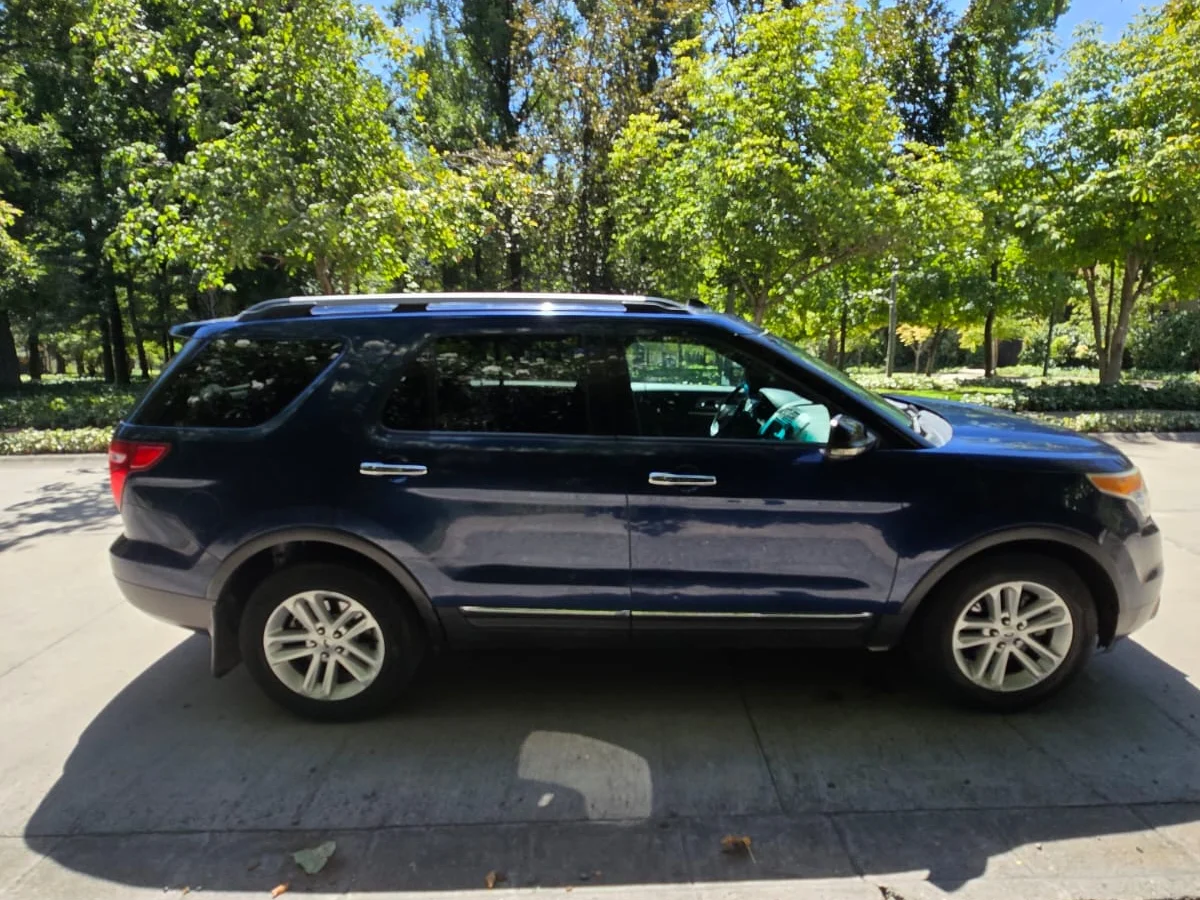 FORD EXPLORER XLT 3.5L V6 4X2 AÑO 2012 - Miniatura 4