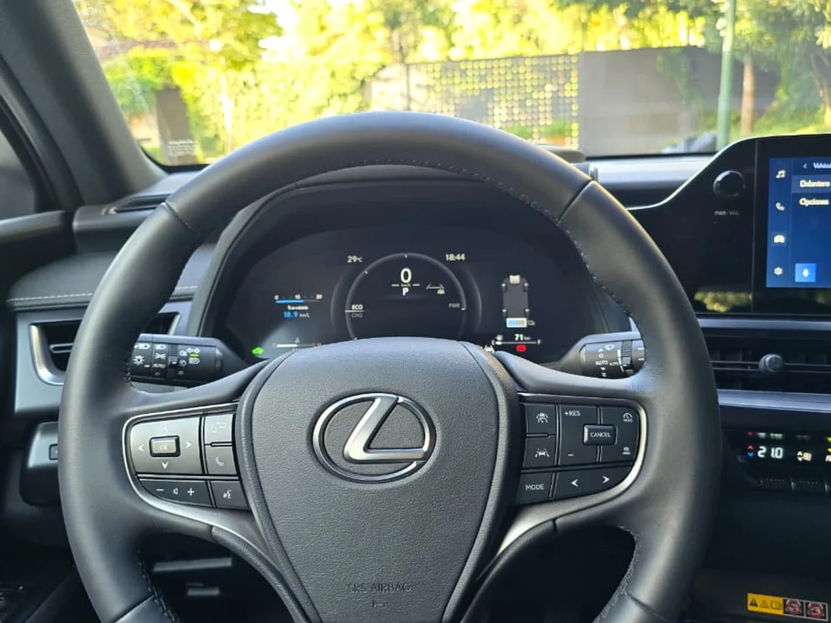 LEXUS UX300H HEV 4X2 2.0 AT - Miniatura 2