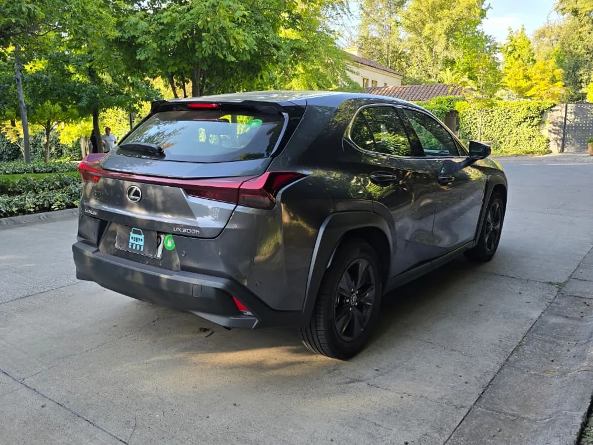 LEXUS UX300H HEV 4X2 2.0 AT - Miniatura 8