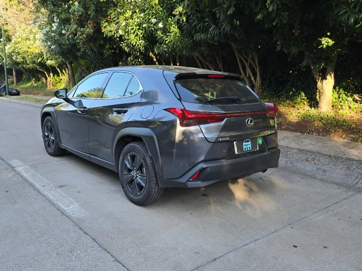 LEXUS UX300H HEV 4X2 2.0 AT - Miniatura 10