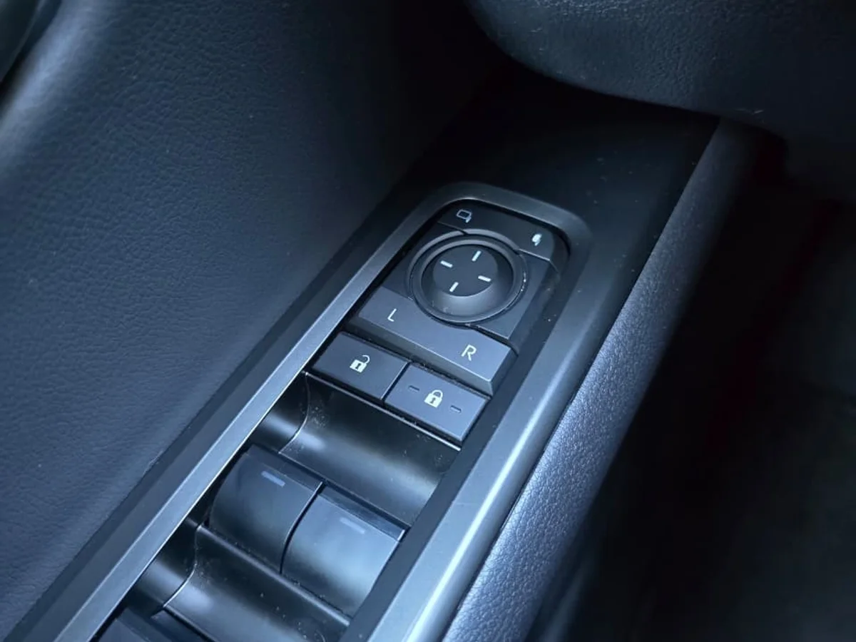 LEXUS UX300H HEV 4X2 2.0 AT - Miniatura 16