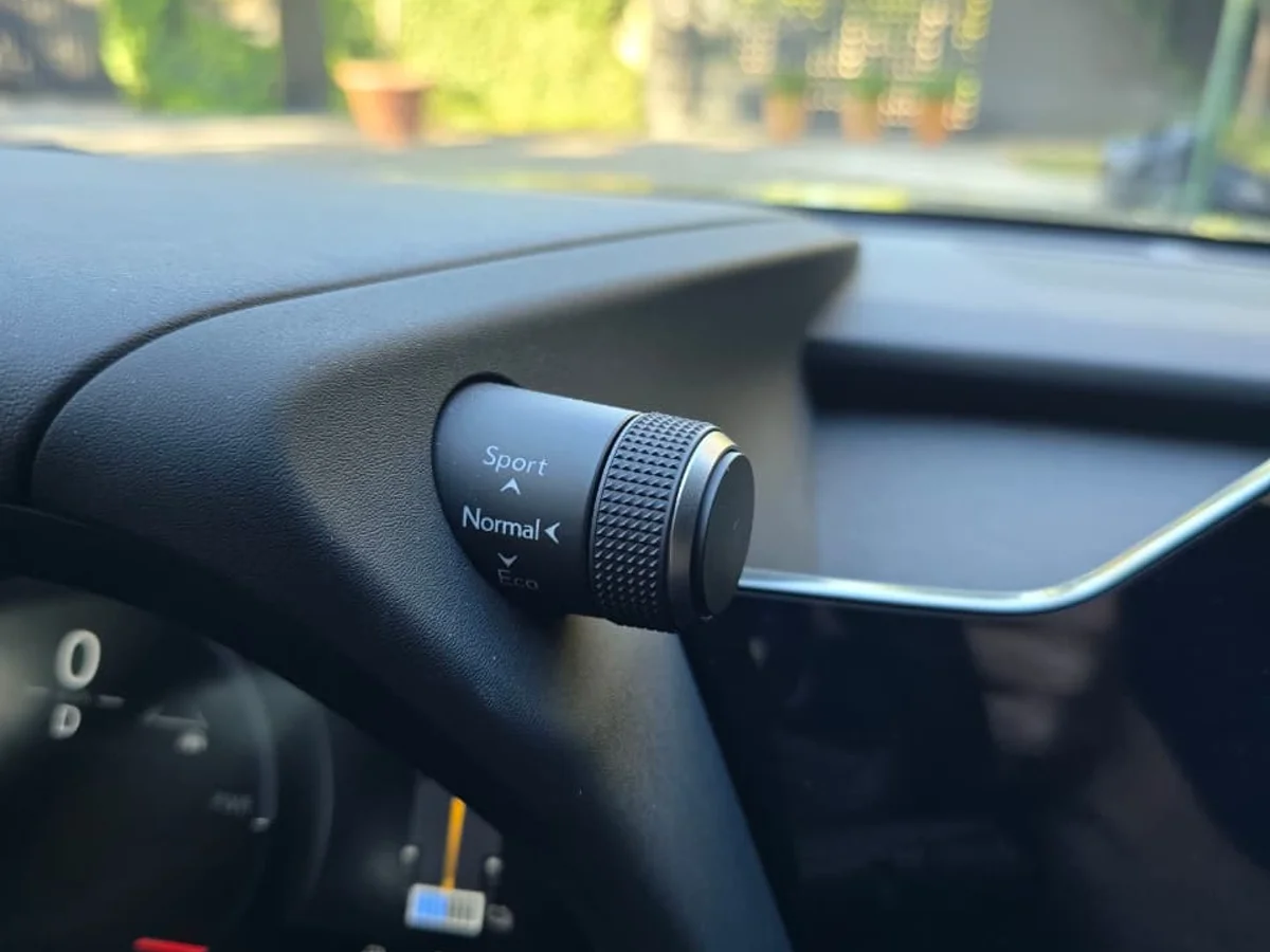 LEXUS UX300H HEV 4X2 2.0 AT - Miniatura 22