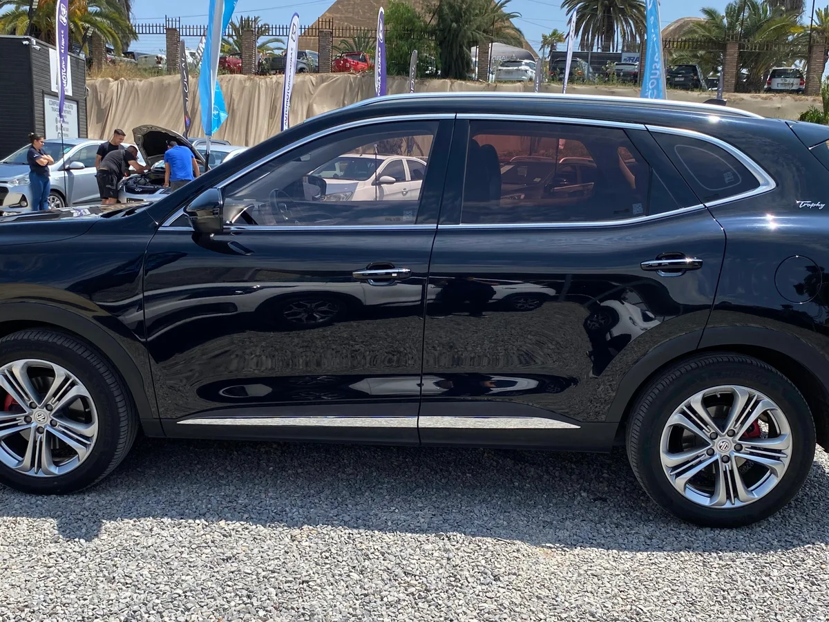 MG HS 2.0T DCT TROPHY 4WD UNICO DUEÑO - Miniatura 18