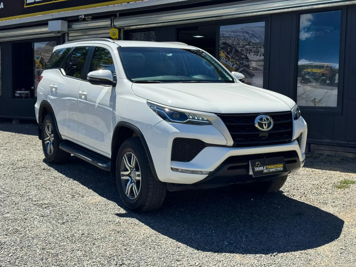 TOYOTA FORTUNER SR5