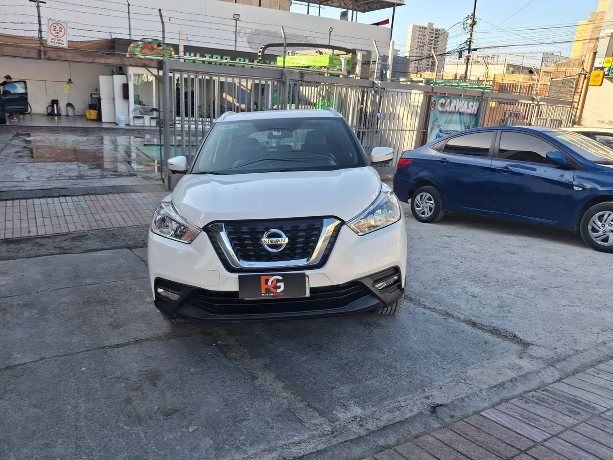 2018 Nissan Kicks Advance - Miniatura 2