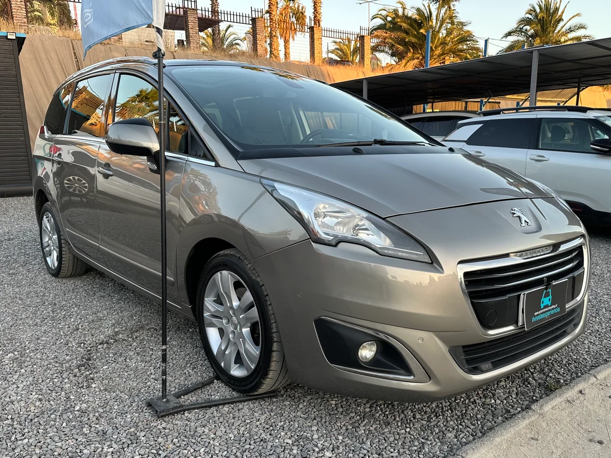 PEUGEOT 5008 ALLURE BLUE HDI 1.6 AUT - Miniatura 3
