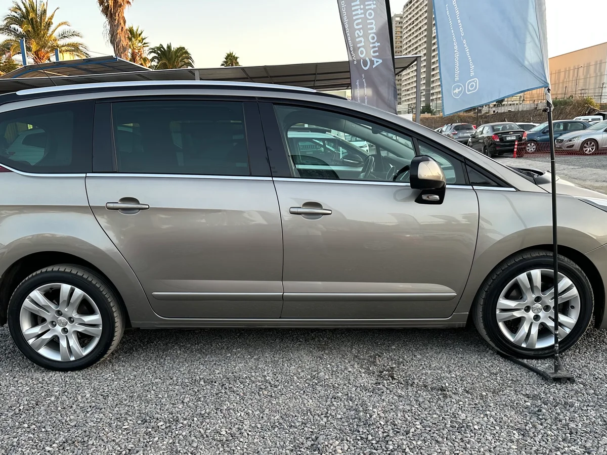 PEUGEOT 5008 ALLURE BLUE HDI 1.6 AUT - Miniatura 4