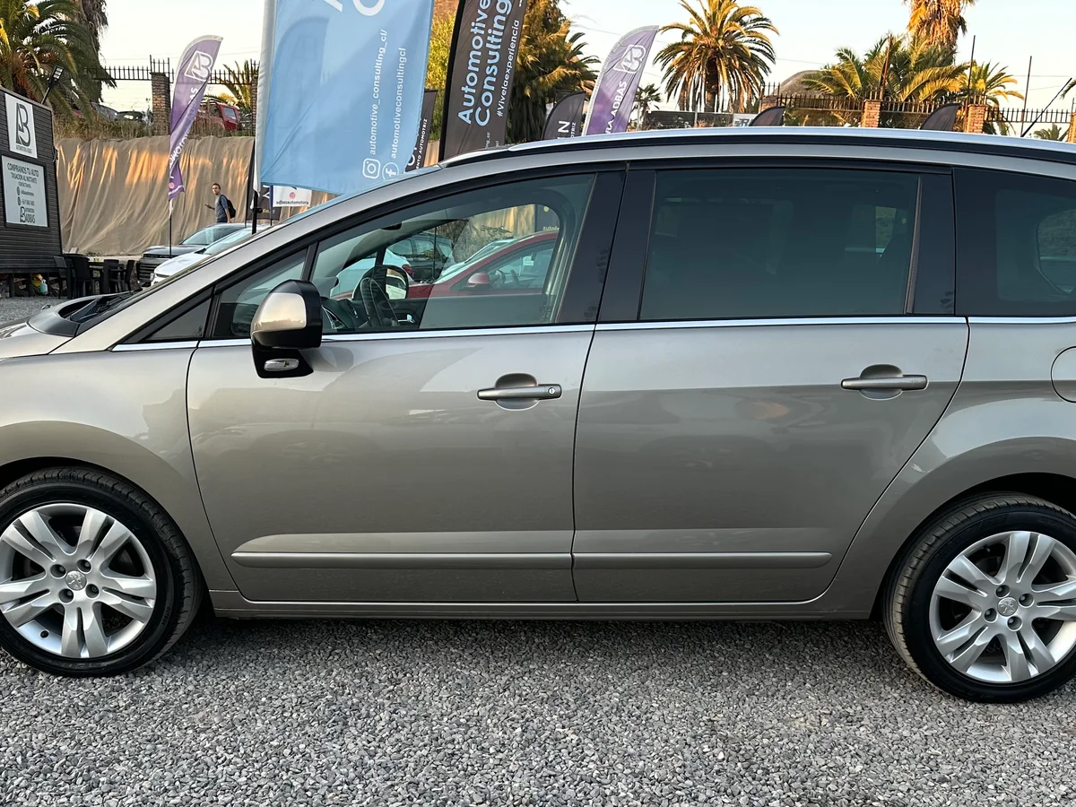 PEUGEOT 5008 ALLURE BLUE HDI 1.6 AUT - Miniatura 8